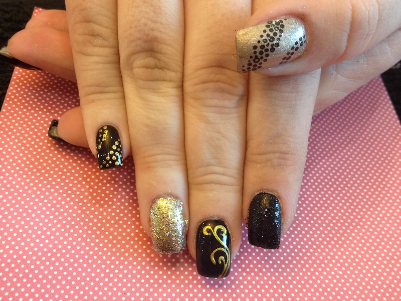 7 Stunning Black and Gold Nail Designs For Every Occasion
