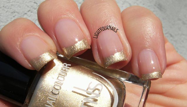 Holiday Party-Ready Nails: 5 Festive Looks You Can DIY