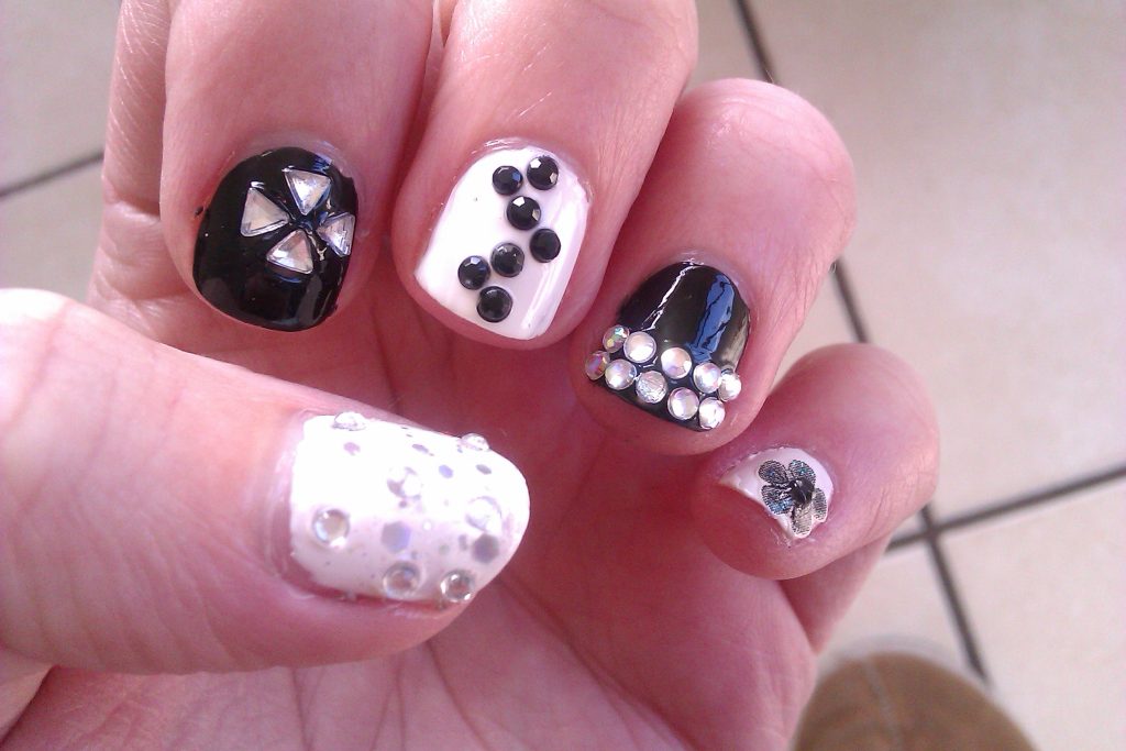 Pearl Nail Ideas That Look Like a Million Bucks