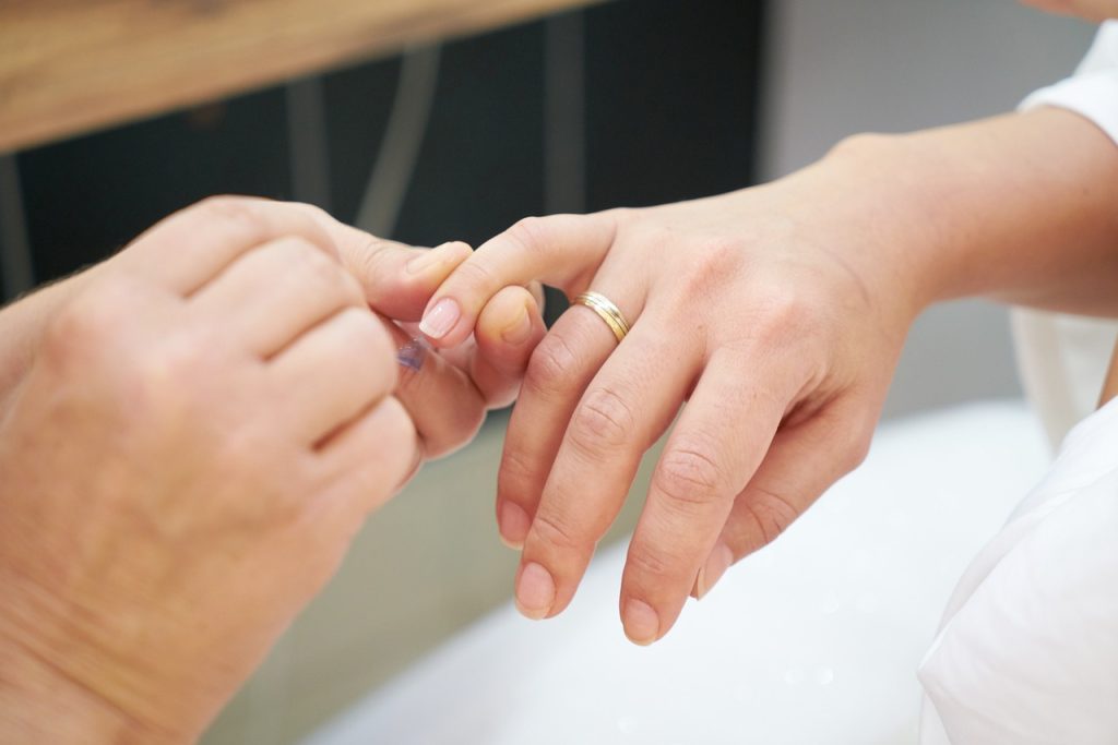 Clear Nail Designs: The Ultimate Guide to Stunning Natural-Looking Nails