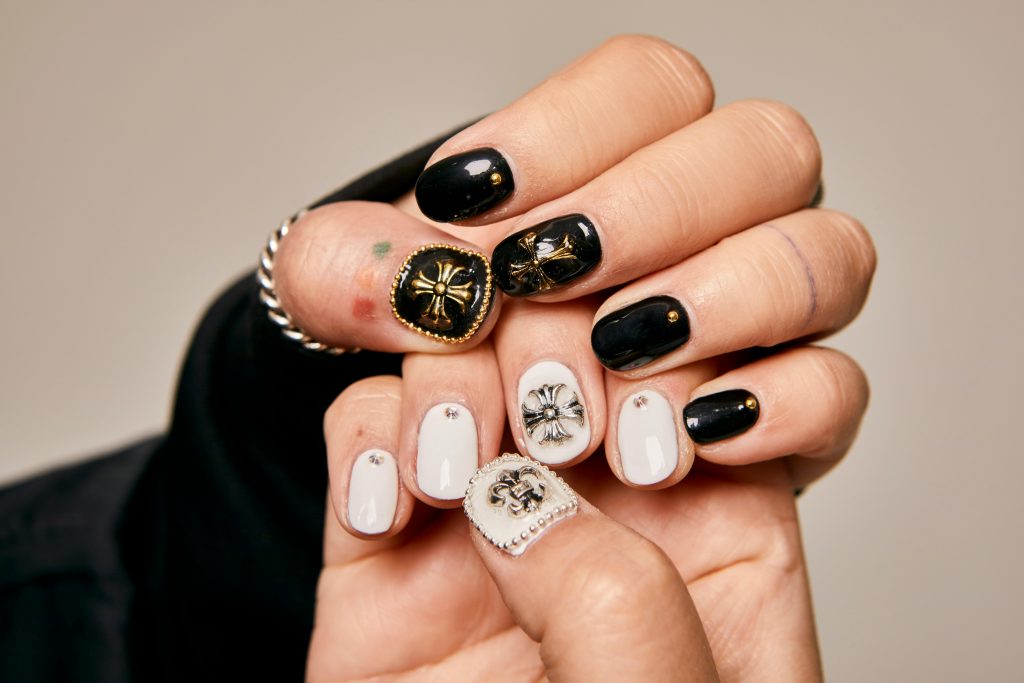 7 Stunning Black and Gold Nail Designs For Every Occasion