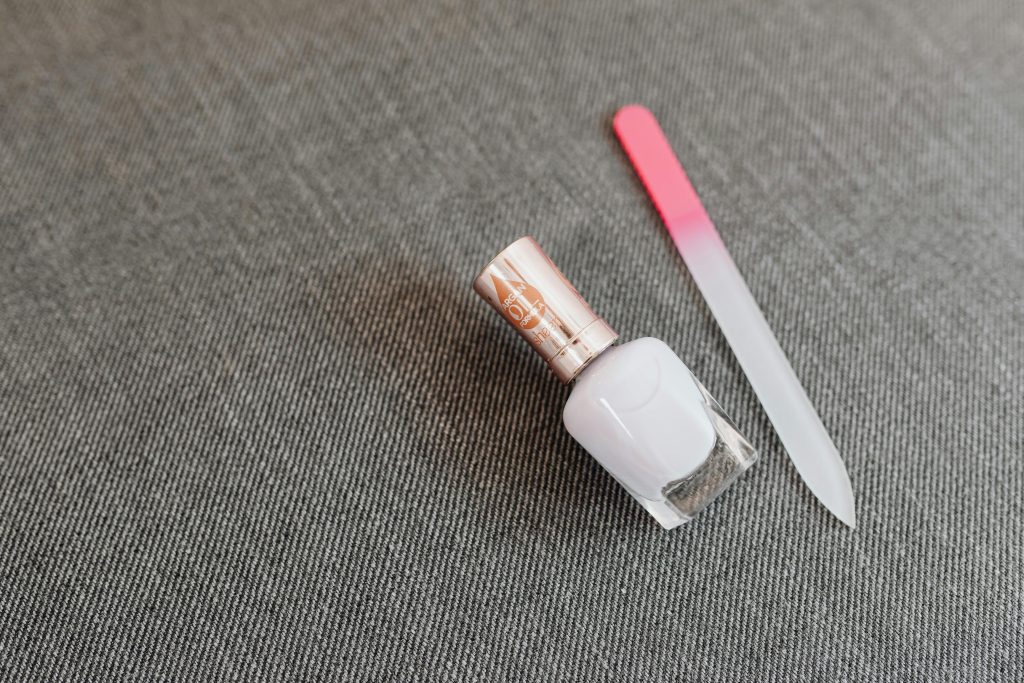Clear Nail Designs: The Ultimate Guide to Stunning Natural-Looking Nails
